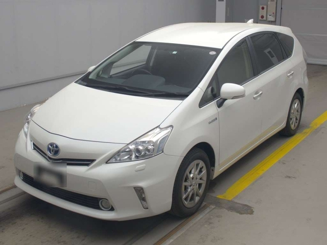 TOYOTA PRIUS ALPHA 2014