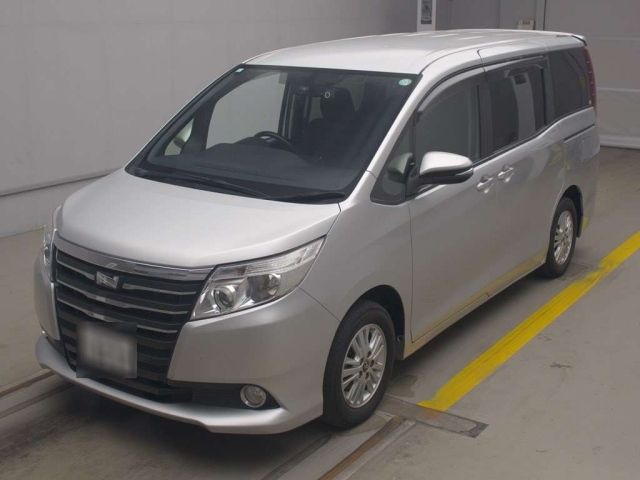 TOYOTA NOAH 2015