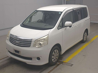 TOYOTA NOAH 2011
