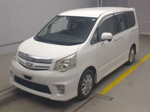TOYOTA NOAH 2012