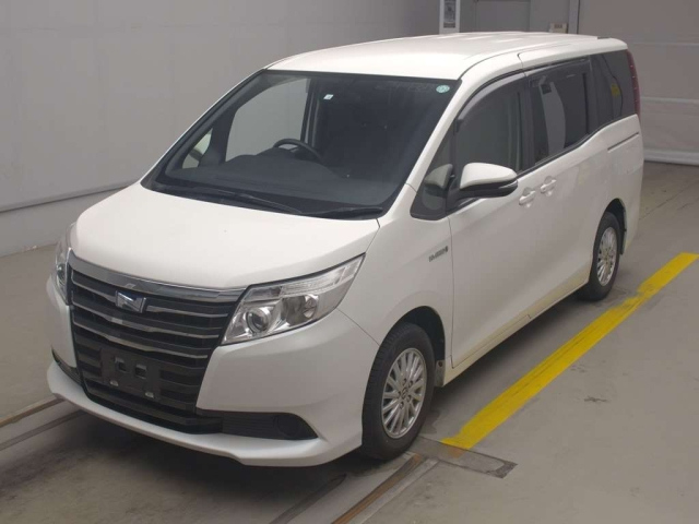 TOYOTA NOAH 2014