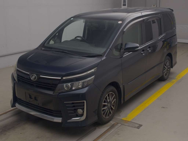 TOYOTA VOXY 2014