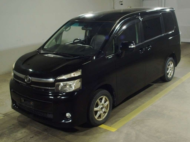 TOYOTA VOXY 2011