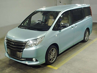 TOYOTA NOAH 2014