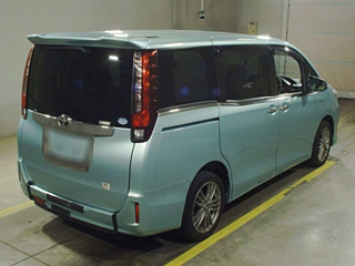 TOYOTA NOAH 2014