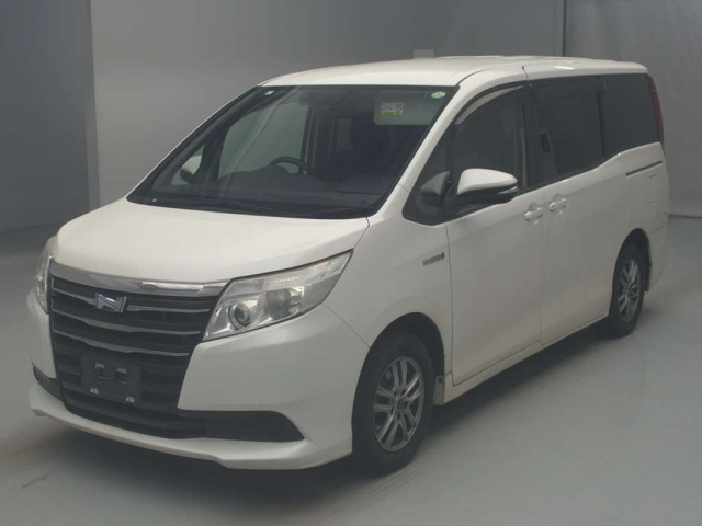 TOYOTA NOAH 2015