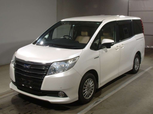 TOYOTA NOAH 2014