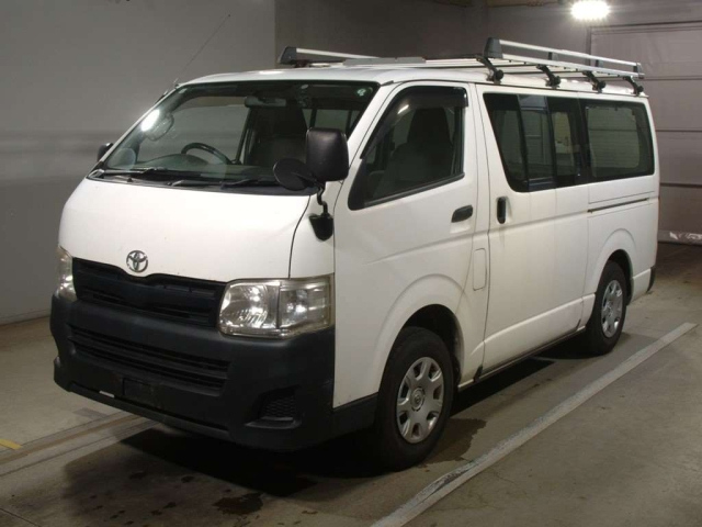 TOYOTA HIACE VAN 2011