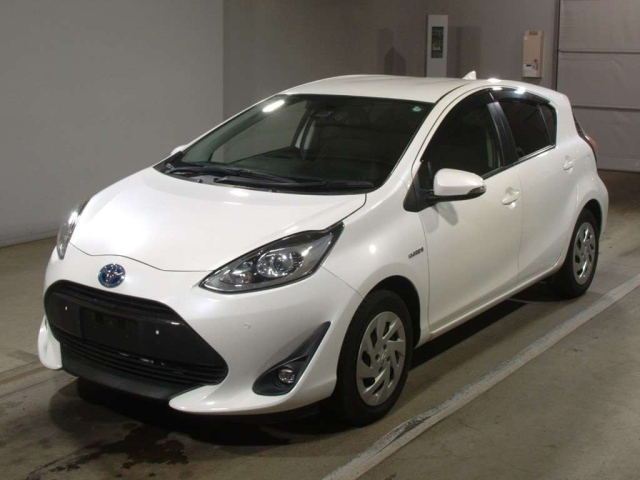 TOYOTA AQUA 2018