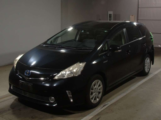 TOYOTA PRIUS ALPHA 2013