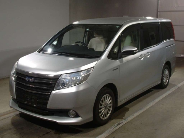 TOYOTA NOAH 2014