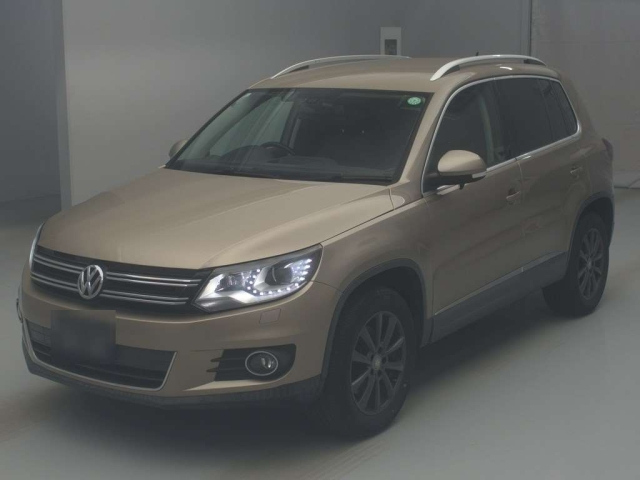 VOLKSWAGEN TIGUAN 2011