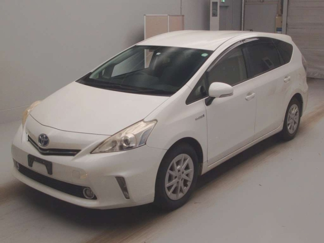TOYOTA PRIUS ALPHA 2012