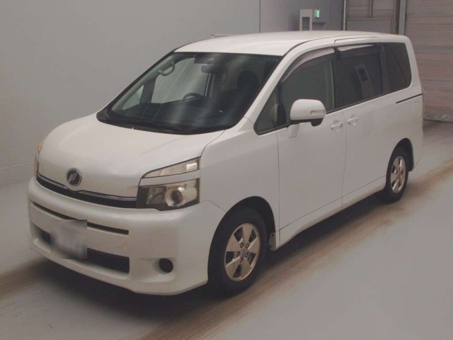 TOYOTA VOXY 2011