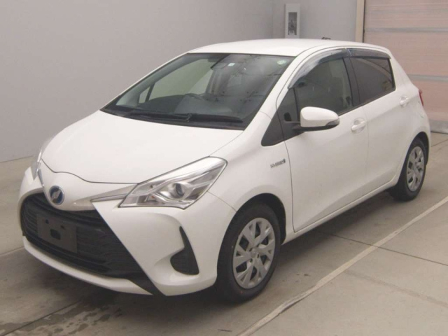 TOYOTA VITZ 2018