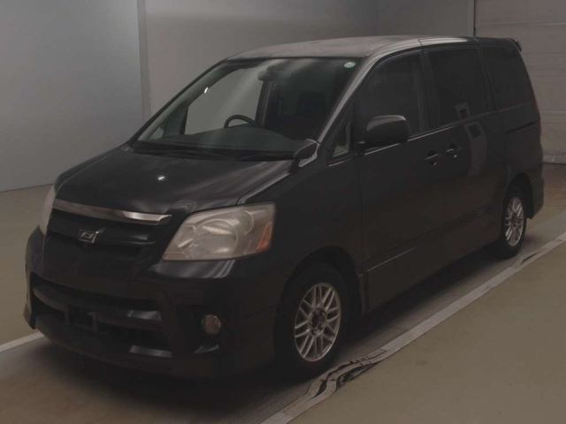 TOYOTA NOAH 2005