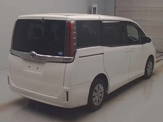 TOYOTA NOAH 2018