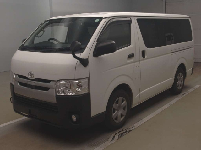 TOYOTA HIACE VAN 2020