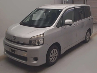 TOYOTA VOXY 2013