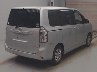 TOYOTA VOXY 2013
