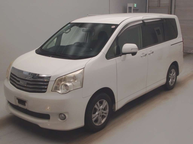 TOYOTA NOAH 2012