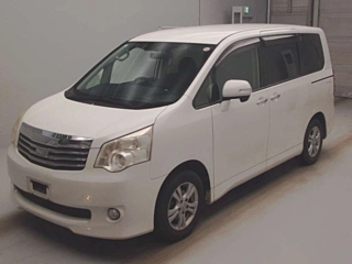 TOYOTA NOAH 2012