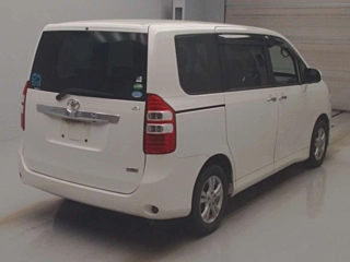 TOYOTA NOAH 2012