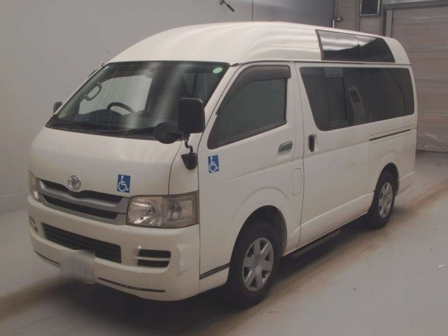 TOYOTA HIACE VAN