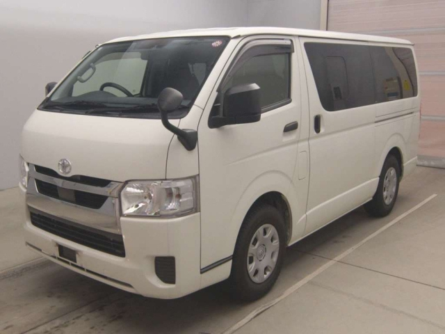 TOYOTA HIACE VAN 2020