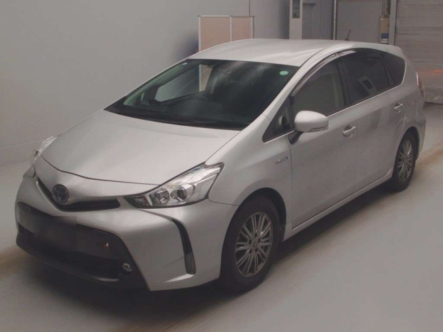 TOYOTA PRIUS ALPHA 2017