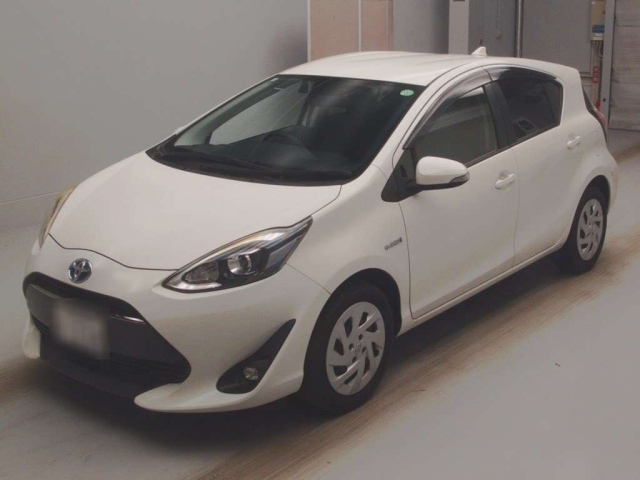 TOYOTA AQUA 2017