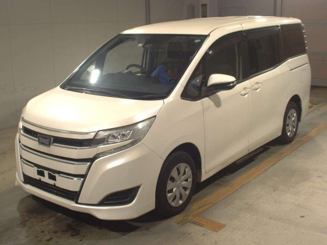 TOYOTA NOAH 2018