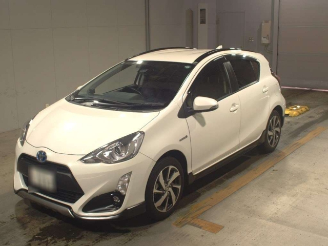 TOYOTA AQUA 2016