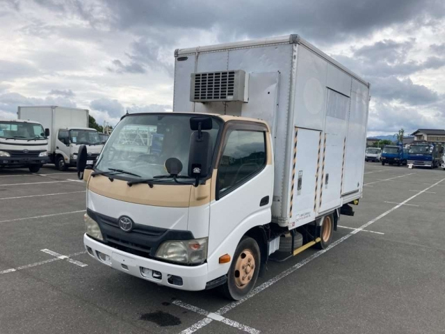 TOYOTA DYNA 2013