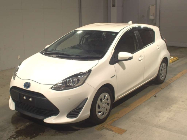 TOYOTA AQUA 2017