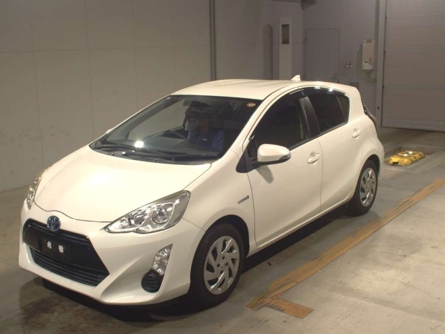 TOYOTA AQUA 2015