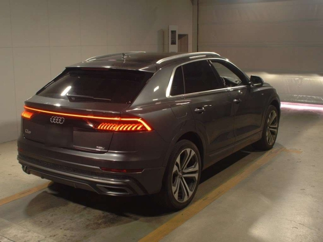 AUDI Q8 2020