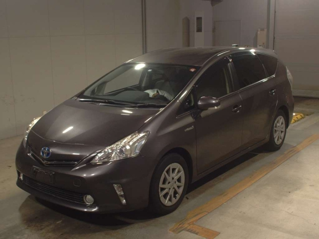 TOYOTA PRIUS ALPHA 2014