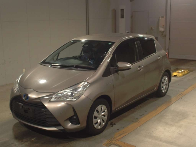 TOYOTA VITZ 2018