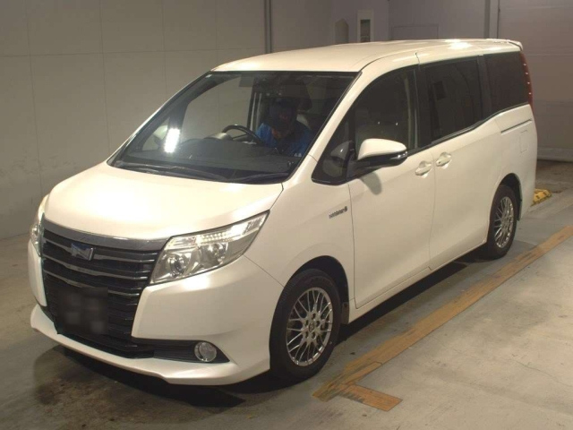 TOYOTA NOAH 2015