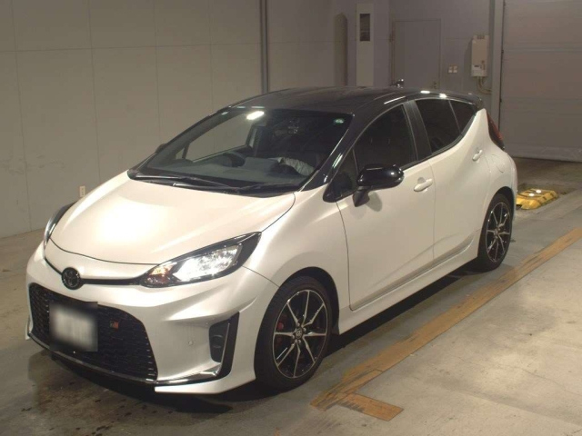 TOYOTA AQUA 2024