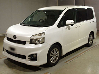 TOYOTA VOXY 2010