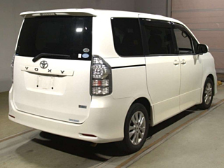TOYOTA VOXY 2010