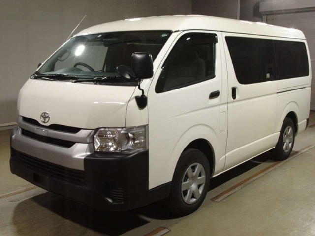 TOYOTA HIACE 2020