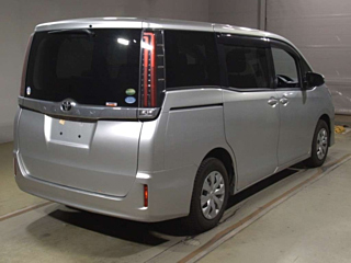 TOYOTA NOAH 2018