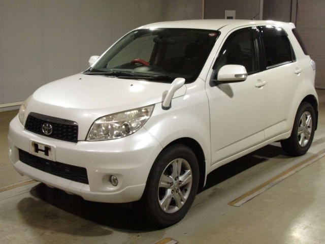 TOYOTA RUSH 2010