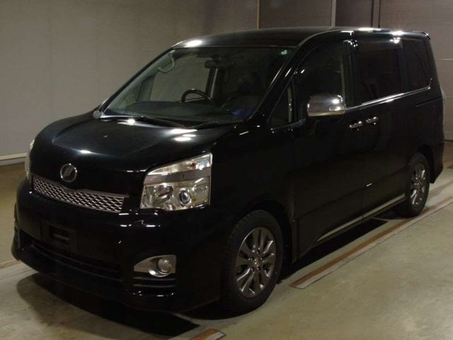 TOYOTA VOXY 2013