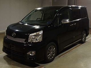 TOYOTA VOXY 2013