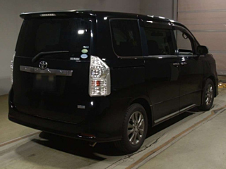 TOYOTA VOXY 2013