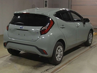 TOYOTA AQUA 2021